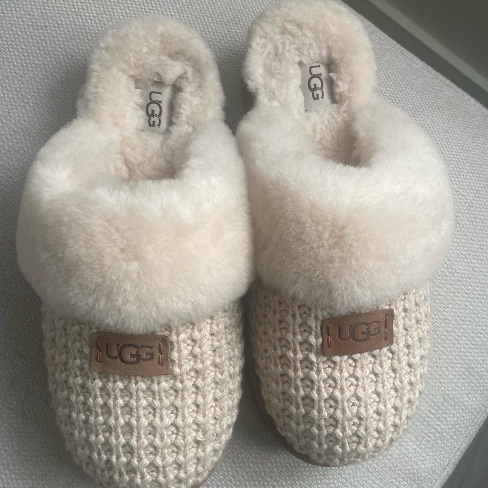 UGG COZY SLIPPERS